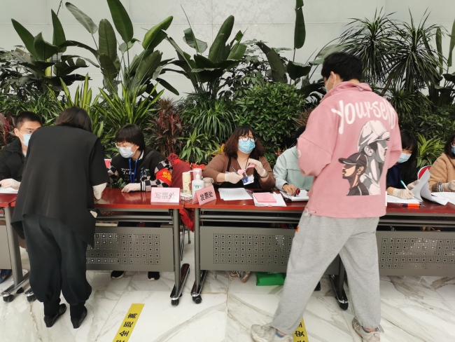 避免人群聚集,西城区人大代表换届特设环球财讯中心投票站