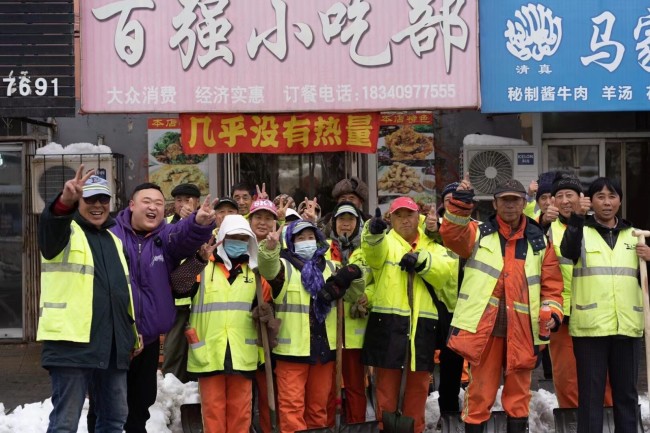 暖流|辽宁餐馆老板请200多位除雪的环卫工人吃饭