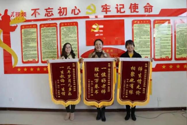 学生校服挂满班主任家阳台!“亲妈式关爱”没错了