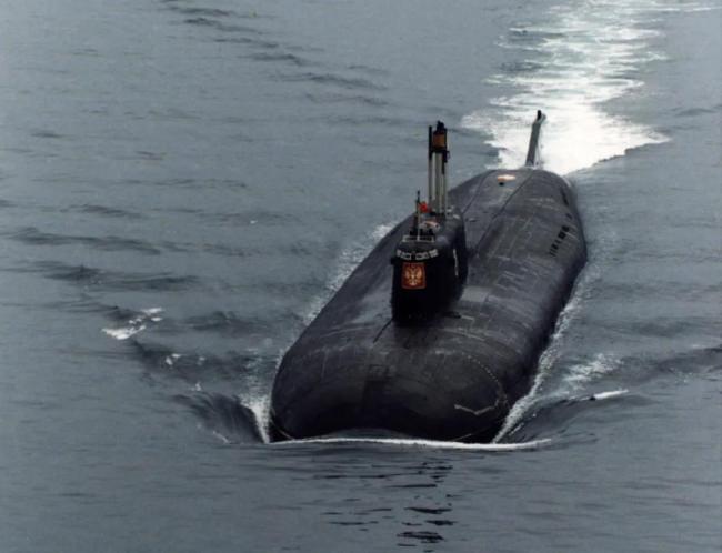 俄上将称“库尔斯克”号沉没原因是与北约潜艇相撞