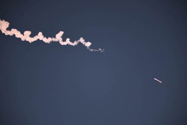 我国成功发射试验十一号卫星！