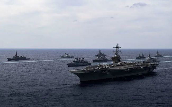 ▲资料图片：11月21日，参加ANNUALEX 2021演习的五国军舰在菲律宾海编队航行。（美国海军网站）