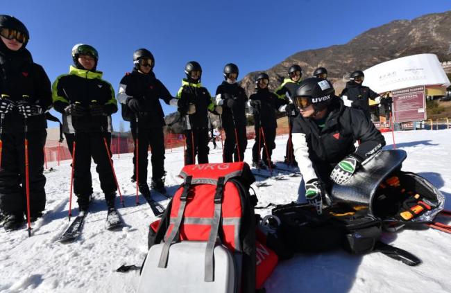 最会滑雪的电力抢修队：运动员跨界当上冬奥电工