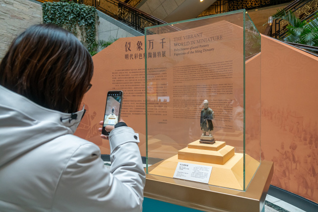 流失海外文物回家 两尊明代陶俑入藏上海博物馆