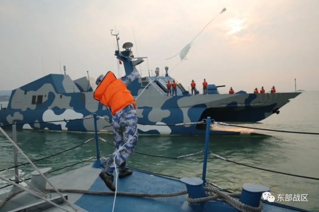 开火！东部战区导弹快艇开展海上实战化训练