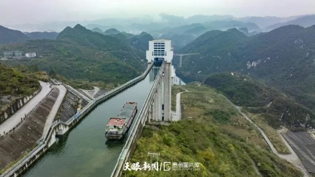 船在天上行！贵州水电站轮船悬空穿行
