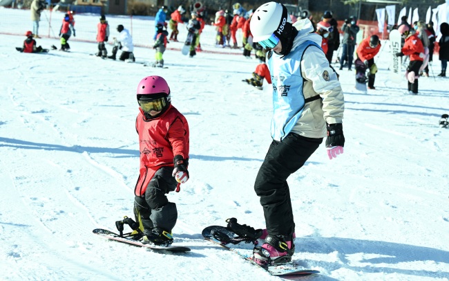 八达岭滑雪场雪季开营，冬奥会延庆赛区明年将建成大众雪场