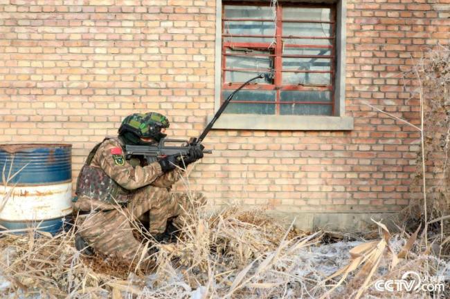 武警新疆总队：实战化反恐战斗演练