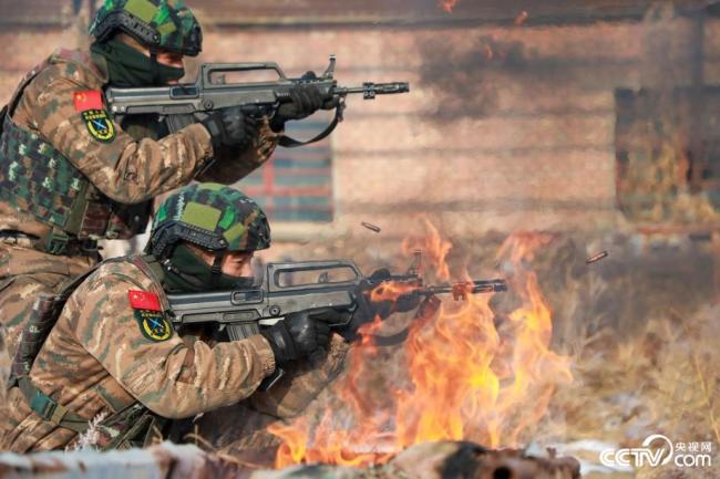 武警新疆总队：实战化反恐战斗演练