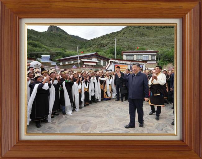 相框里的故事——聆听新年贺词，品读习近平主席书架照片的意涵