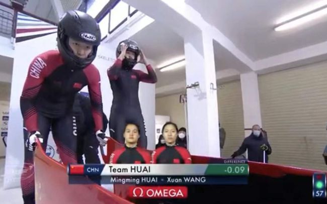 晚报|香港立法会议员宣誓就任 春运首日车票开售