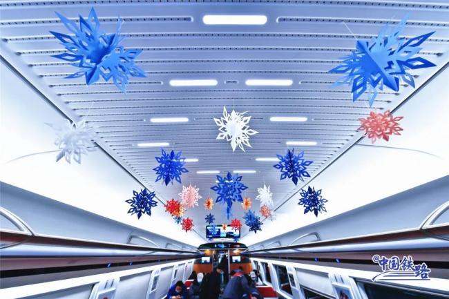 北京冬奥列车“瑞雪迎春”亮相！