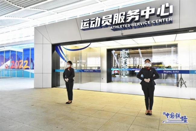 北京冬奥列车“瑞雪迎春”亮相！