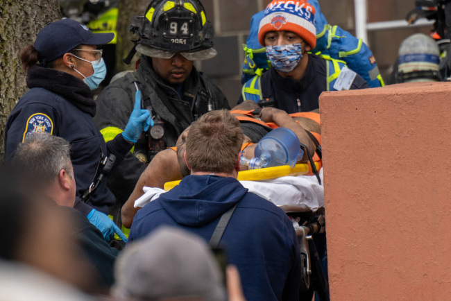 美国一住宅楼火灾致19人死亡 包括9名儿童
