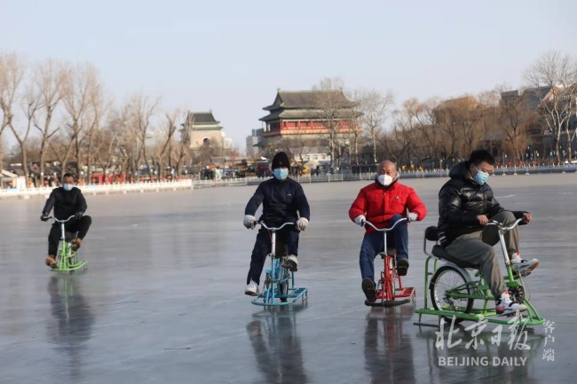 北京什刹海冰场开门迎客