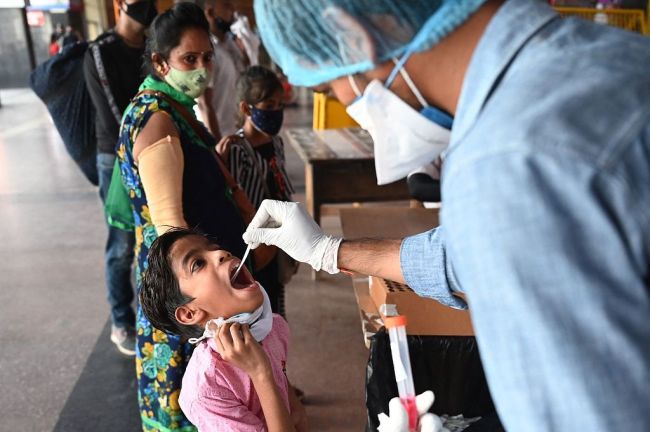 印度近15万儿童因疫情失去怙恃 不少人被遗弃