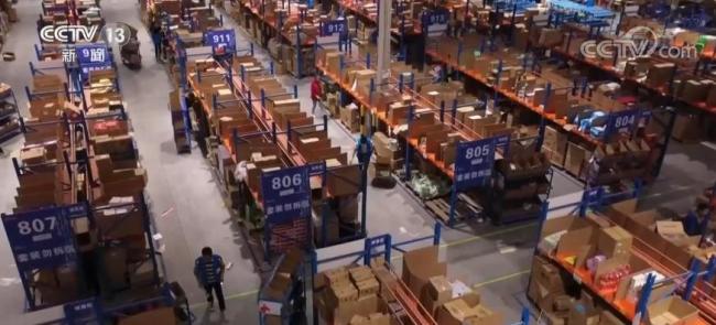 感知中国经济韧性·巨大市场 | 每天200多万吨蔬菜被送上百姓餐桌 近3亿个包裹被发出