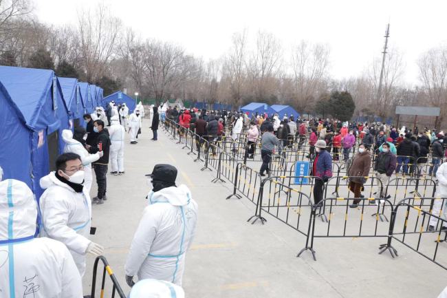 北京朝阳石各庄村进行第二轮全员核酸检测