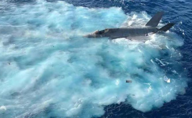 美军证实战机在南海坠毁照片真实性：从航母上拍摄