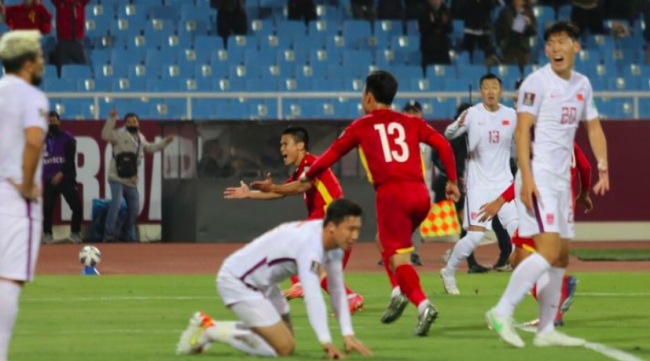 国足输给越南无缘2022世界杯，创中国足球历史成绩新低