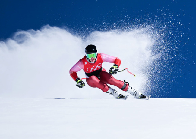 2月3日，试滑员在试滑赛道。新华社记者张晨霖摄