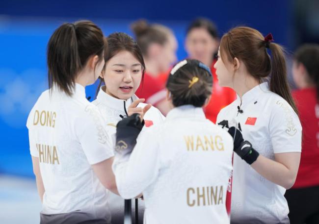 中国女子冰壶队首战不敌丹麦队
