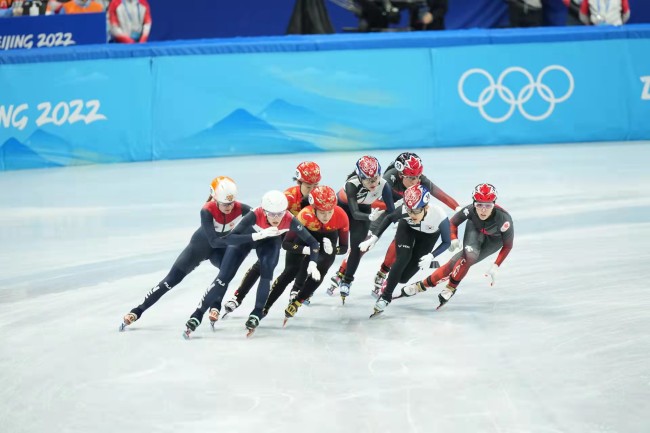 荷兰队短道速滑女子3000米接力摘金