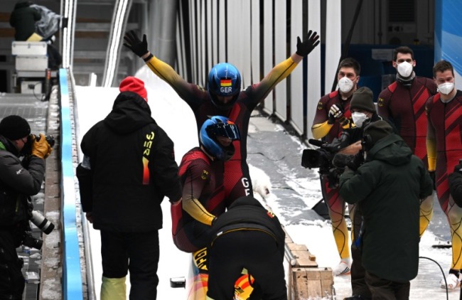 男子雙人雪車德國包攬金銀銅