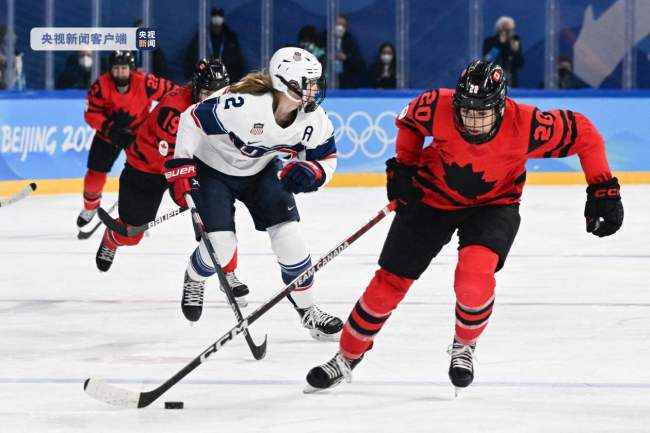 加拿大队夺得女子冰球金牌