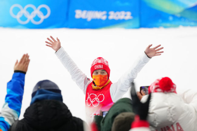 一跳定乾坤！齐广璞获自由式滑雪男子空中技巧金牌