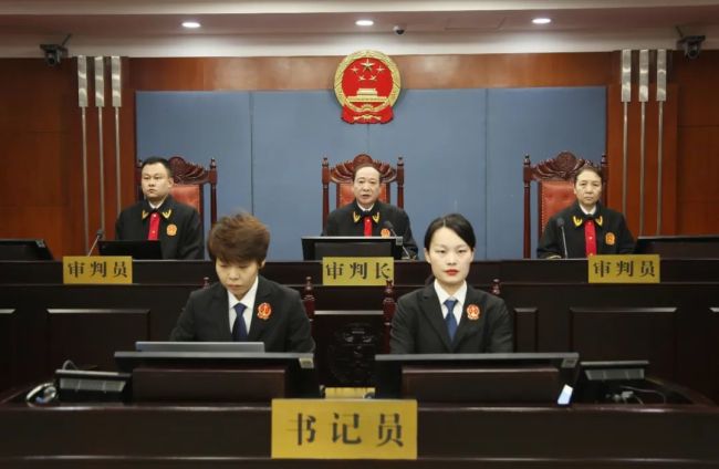 中信银行原党委副书记、行长孙德顺受贿案一审开庭
