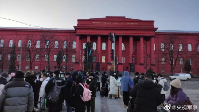 已到摩尔多瓦！首批撤离基辅的中国留学生顺利通关