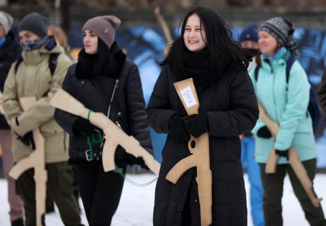 紧张局势下 聚焦训练场上的乌克兰女性