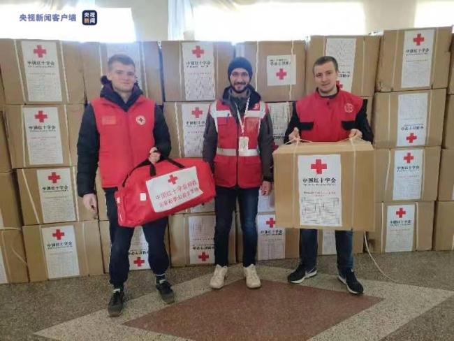 乌克兰红十字会分发中国捐赠第一批人道主义物资
