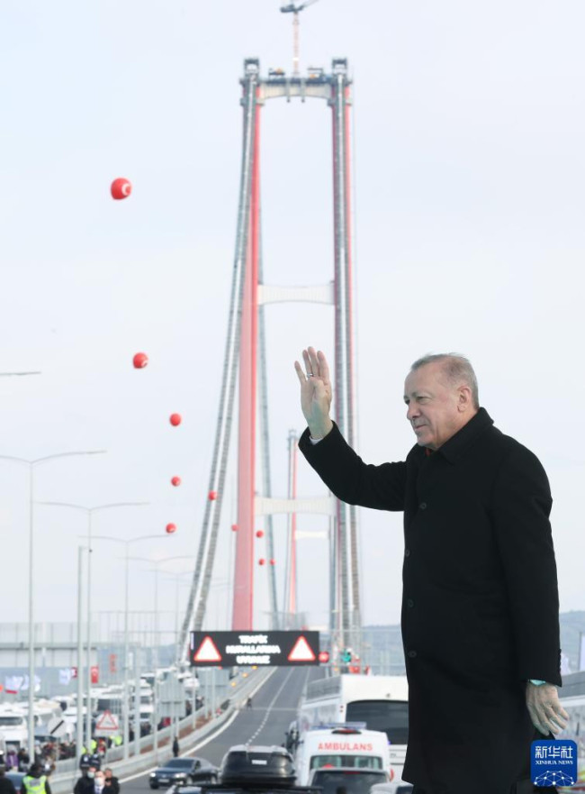 3月18日，土耳其总统埃尔多安在恰纳卡莱出席土耳其1915恰纳卡莱大桥通车仪式。