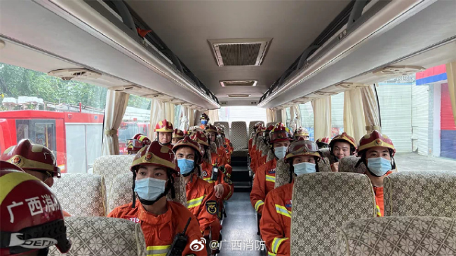 广西消防：发现东航客机残骸碎片