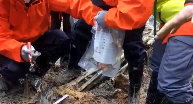 3月23日下午，广西藤县，东方航空公司MU5735航班的一部黑匣子被发现。