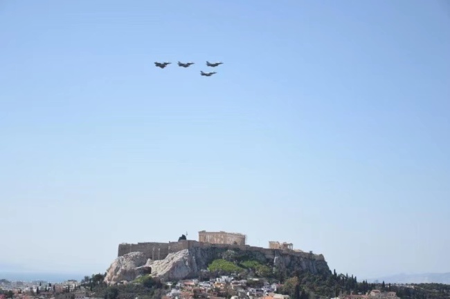 希腊举行独立日阅兵式