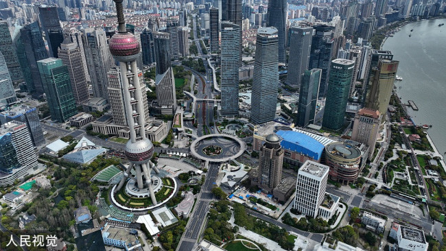3月28日，上海，浦东新区实施严格封控管理。陆家嘴金融贸易区空无一人。图片来源：人民视觉 