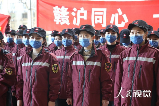 2022年4月3日，在南昌站，江西近千名医护人员和大量医疗物资紧急驰援上海，参加上海疫情医疗救治工作。