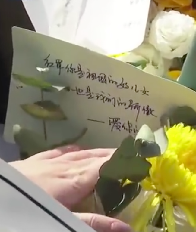 陈红军烈士墓前这张“全家福”，看哭了