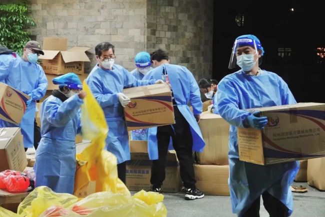 上海抗疫直击：25部私家车，建起志愿车队