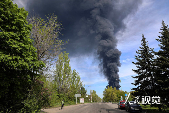 顿涅茨克东部一石油基地遭乌军攻击 已致1死2伤