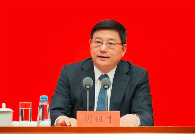 晚报|重庆一机场航班偏出跑道起火、北京新增本土感染者36例