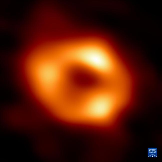 银河系中心黑洞首张照片来了！看上去象个甜甜圈