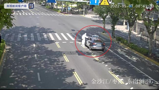 上海一出租车司机竟当上“黑团长”倒卖生活物资