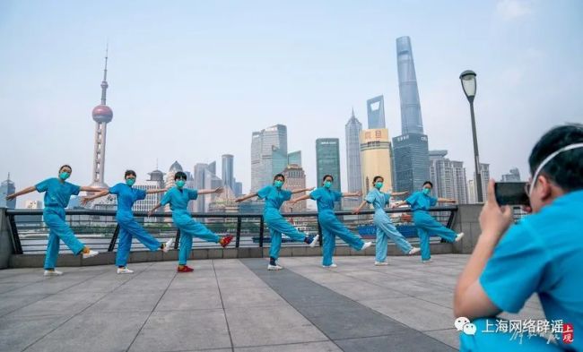 网传外滩彩排庆解封系医疗队合影？系云南医疗队离沪前合影