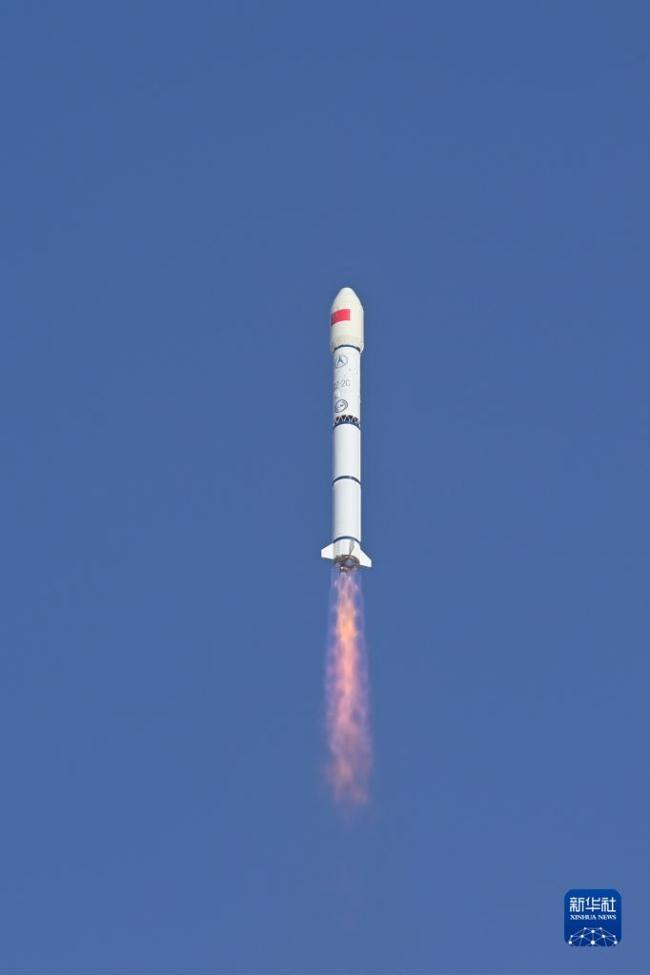 我国成功发射3颗低轨通信试验卫星
