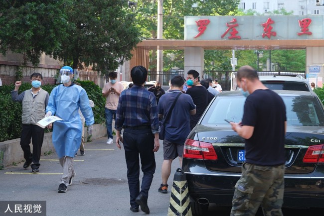 北京海澱居民參加核酸篩查