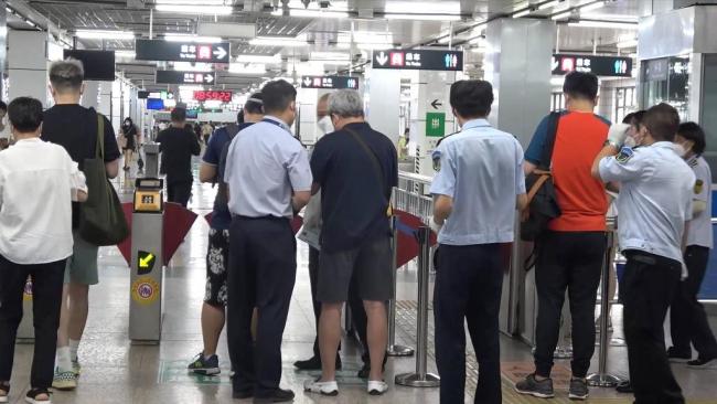 北京战疫直击丨恢复上班多区地铁公交恢复运营